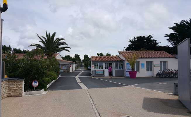 Entrance to Camping La Tour des Prises